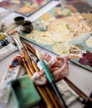 Ateliers créatifs, peinture, pinceaux, palette